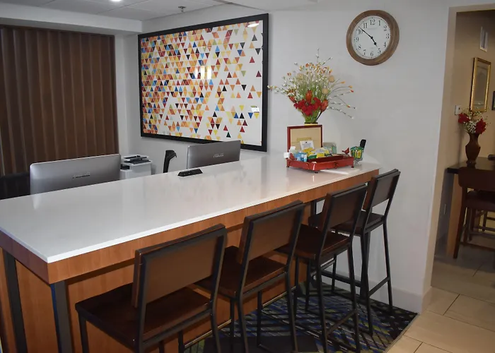 Holiday Inn Express Hotel & Suites Mcpherson By Ihg